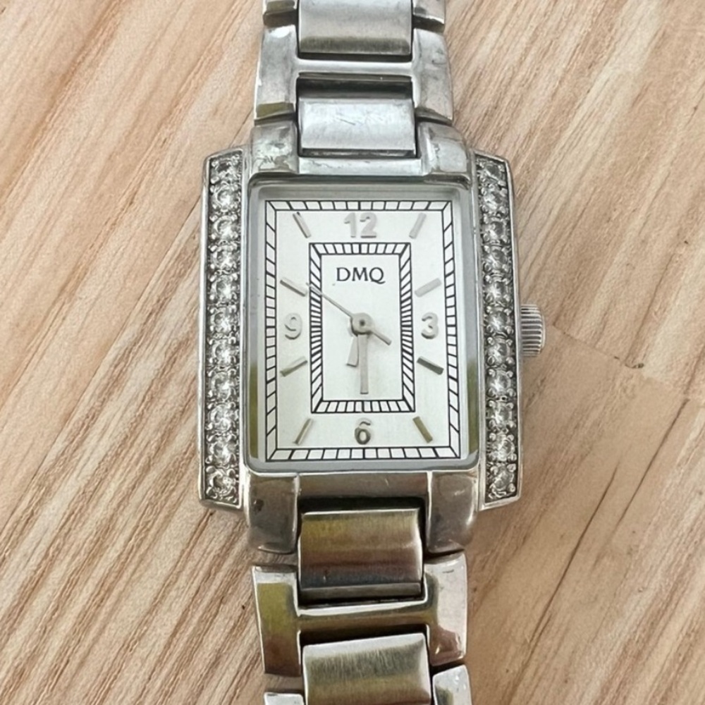 DMQ Diamonique ladies silver tone cubic zirconia fashion watch NEW BATTERY